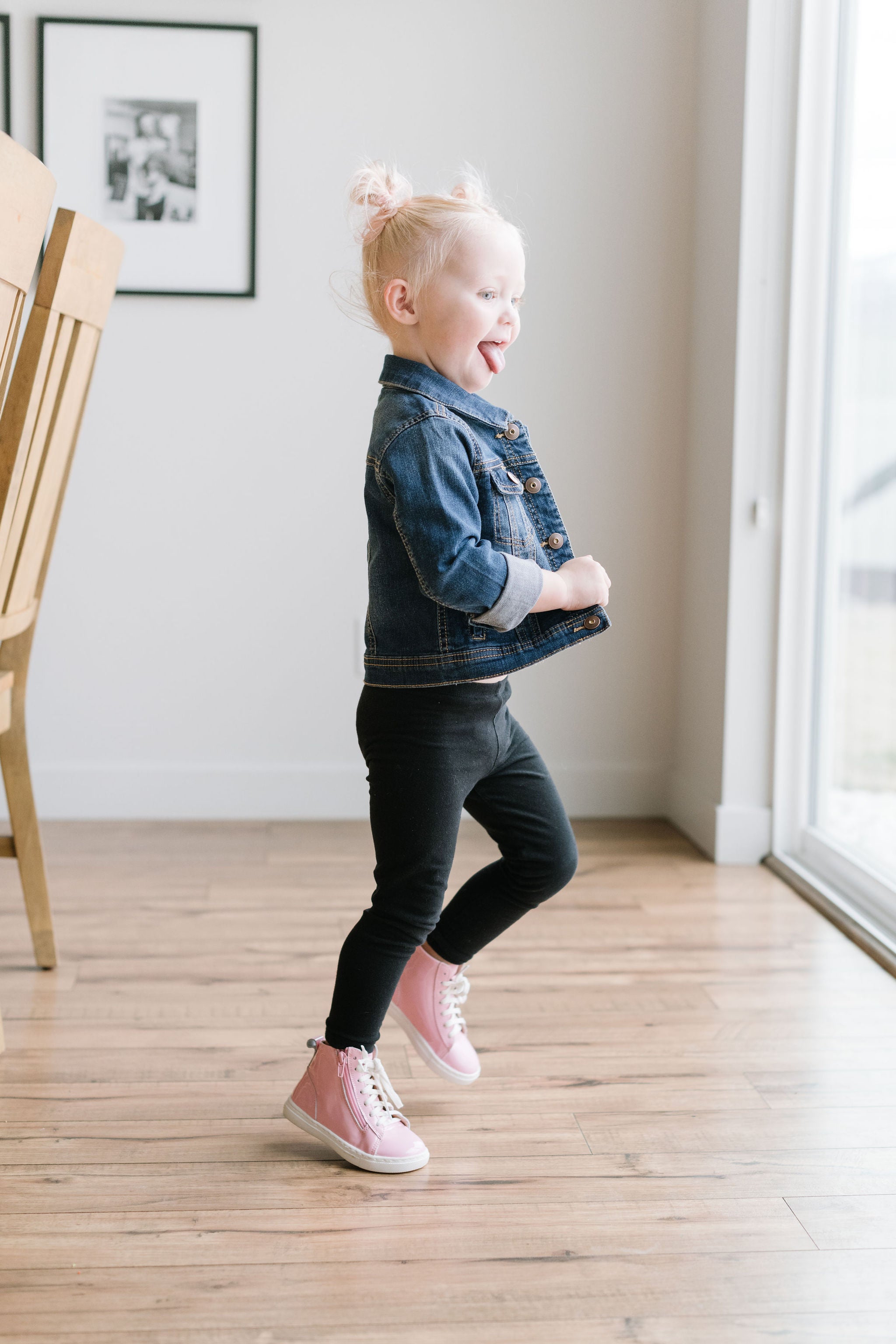 Baby girl outlet wearing converse shoes